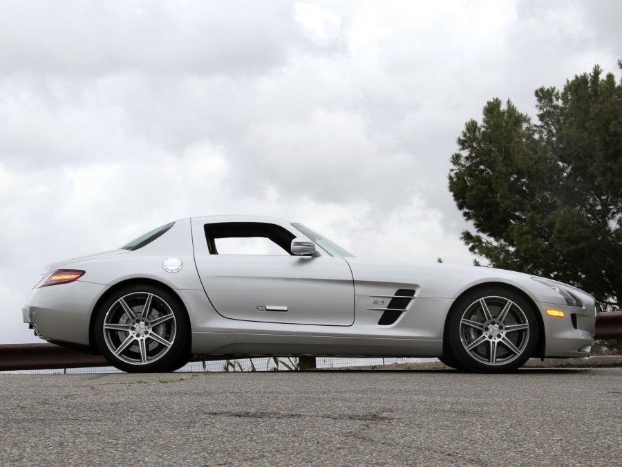  Mercedes-Benz SLS AMG 2010 года  (US) (фото 33 из 43)